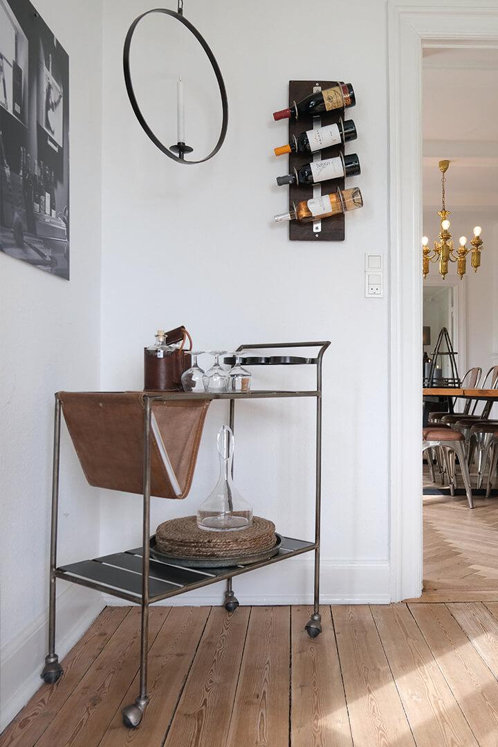 Lækkert rullebord som barbord til at give din indretning noget ekstra kant.