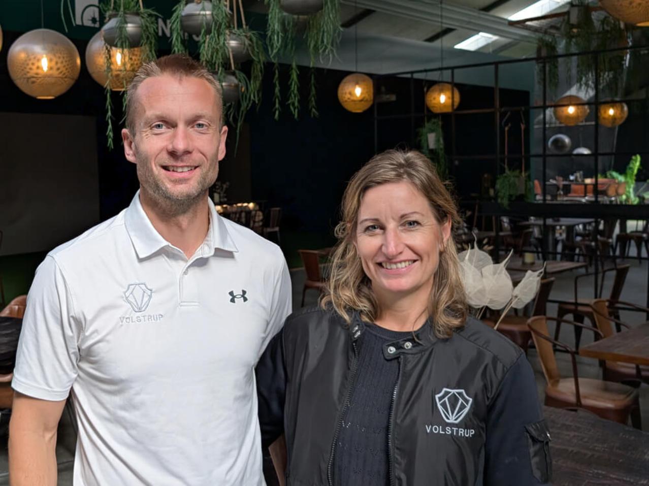 Trademark living loftslamper, skillevægge, borde og stole hos Volstrup golfcenter